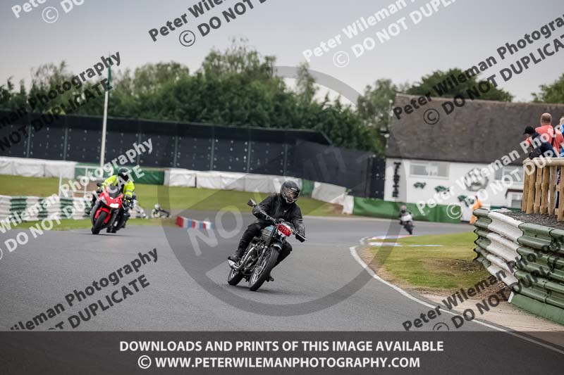 Vintage motorcycle club;eventdigitalimages;mallory park;mallory park trackday photographs;no limits trackdays;peter wileman photography;trackday digital images;trackday photos;vmcc festival 1000 bikes photographs